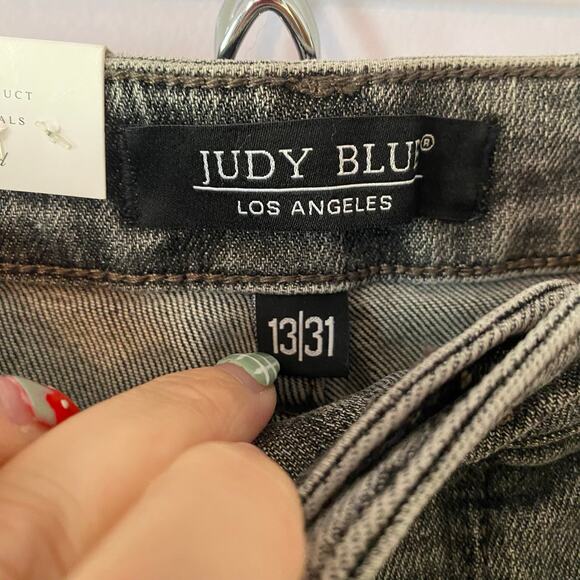 NWT Judy Blue Women's 13 / 31 Skinny Fit Mid Rise Gray Wash Jeans Tummy Control - Picture 2 of 13